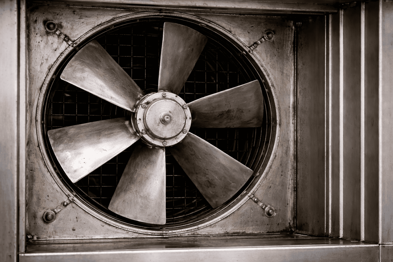 Ventilador industrial limpio y detallado